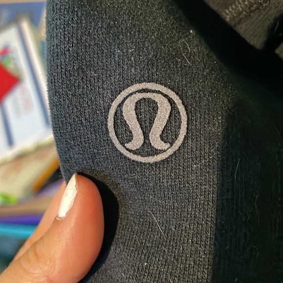 Black LULULEMON scuba sweater size 4 - Picture 2 of 3